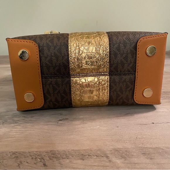 Michael Kors Crossbody Mercer Small Brown Gold Logo - Picture 13 of 16